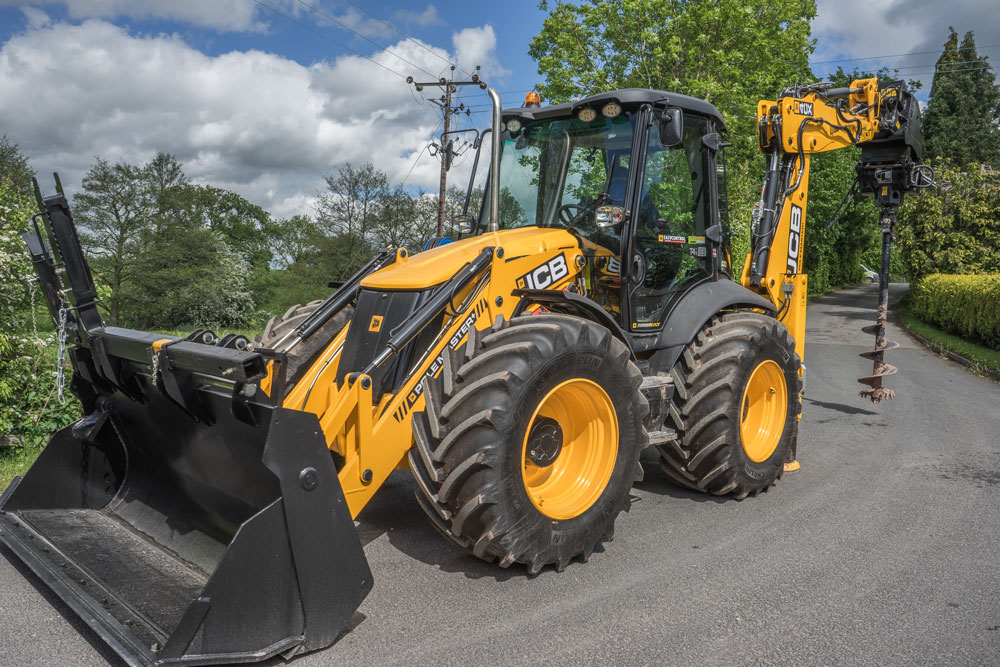 Scott’s gets first look at JCB 4CX Polemaster